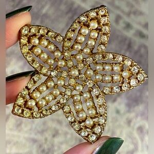 1960s Pearl flower brooch, vintage faux pearl and rhinestone crystal set pin 🫐
